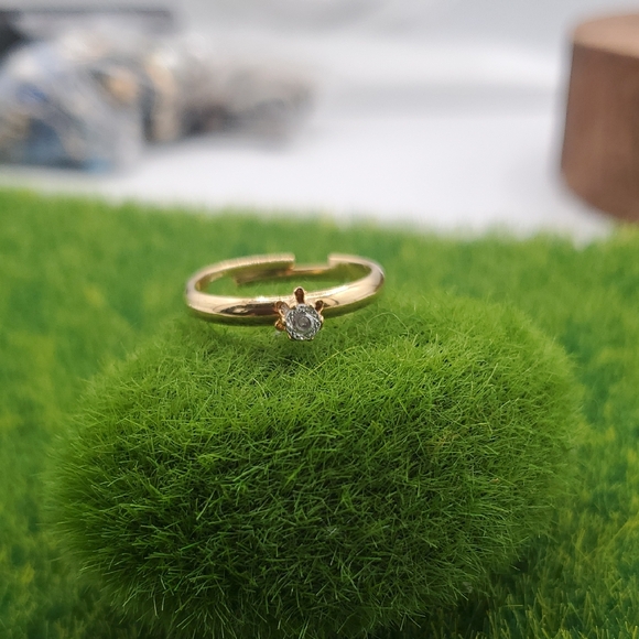 Ring Jewelry - Elegant Gold Tone Adjustable Ring with Diamond Chip Accent R808